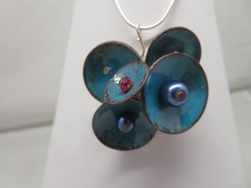 geëmailleerde schoteltjes hanger 