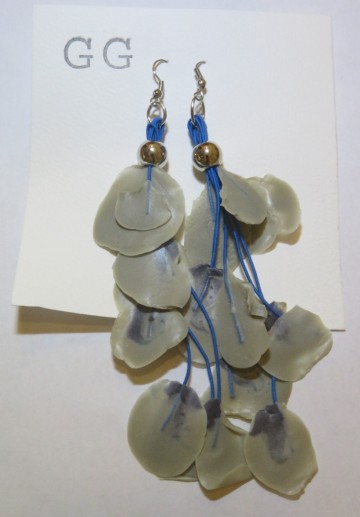 grijze oorbellen rubber