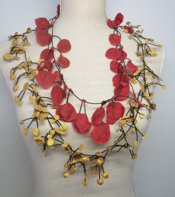 ketting van rubber rood goud