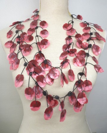 latex ketting rose