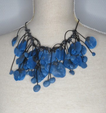 Korte ketting blauw latex a