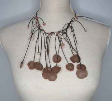 Korte ketting bruin latex