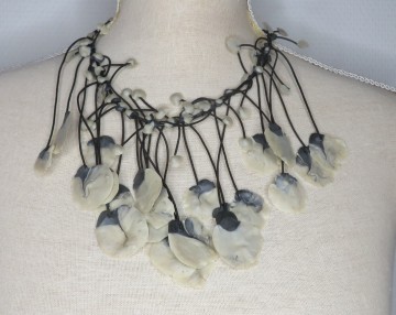 Korte ketting parelmoer latex b